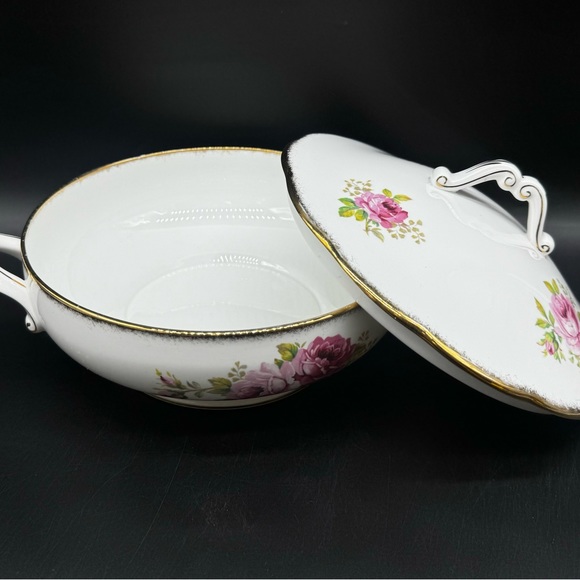 Royal Albert American Beauty Covered Serving Bowl Bone China England - Picture 3 of 6